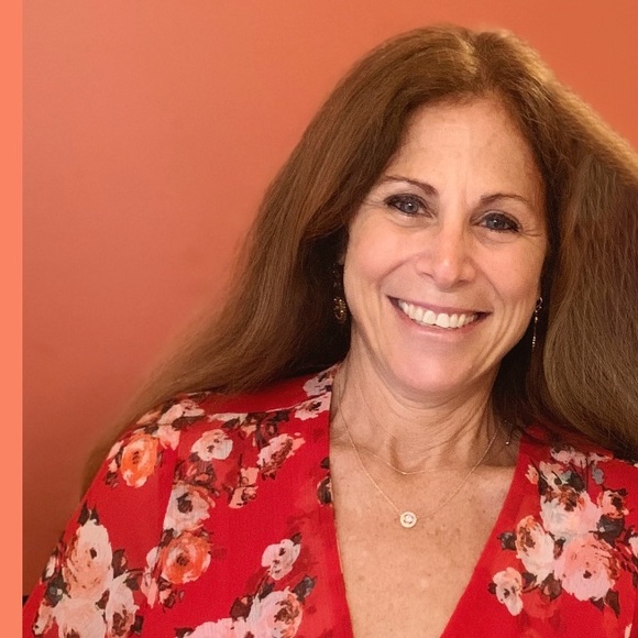 Meet your Posher, Lisa - Picture 1 of 5